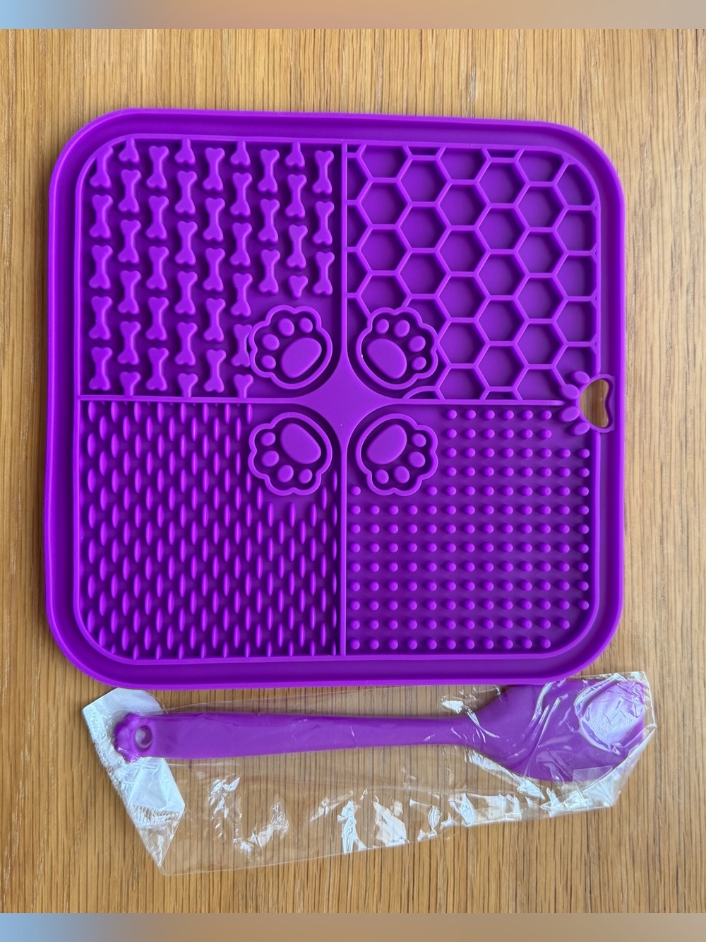 Purple Pet Slow Feeder & Lick Mat with Scraper - Ideal for Cat&Dog